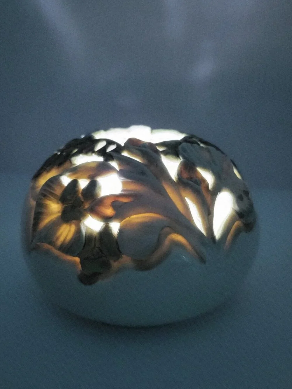 Jeanne Van Spijker Porcelain Luminary: Hand Carved‎ Ginko Calla Lily Pottery